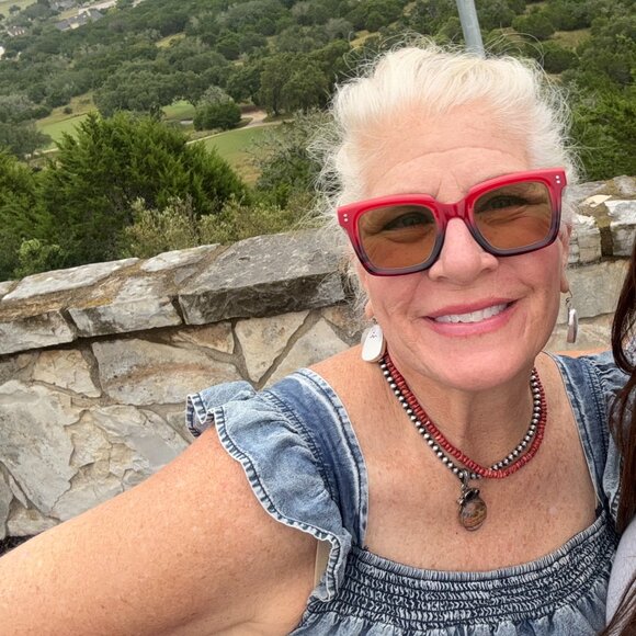 Meet your Posher, Tessa - Picture 1 of 1